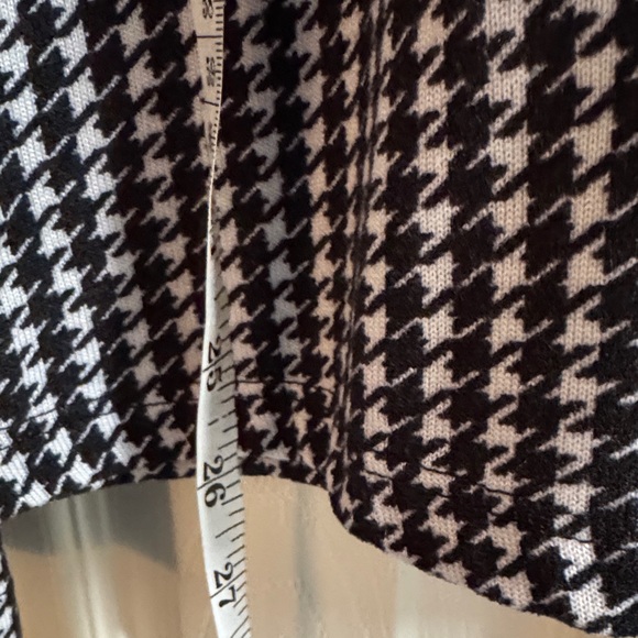 LOFT Outlet Black & White Houndstooth Turtleneck Top – Size L - Picture 3 of 6